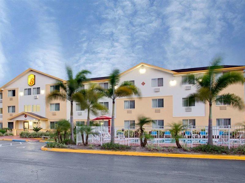 Super 8 By Wyndham Clearwater/St. Petersburg Airport Hotel Exterior foto